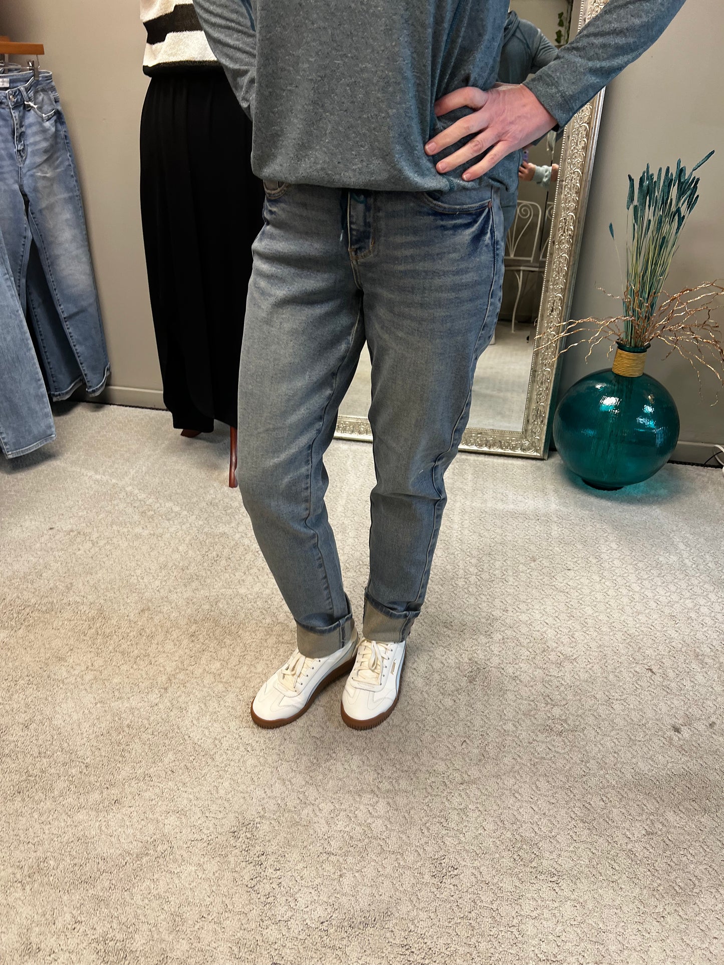 Ruby- Judy Blue Mid Rise vintage wash boyfriend jeans