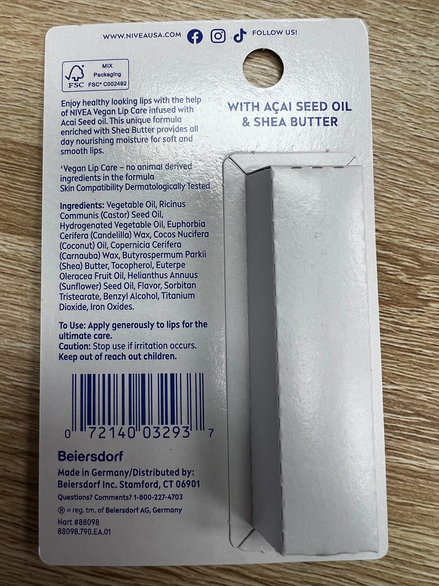 Nivea- Açaí vegan lip care