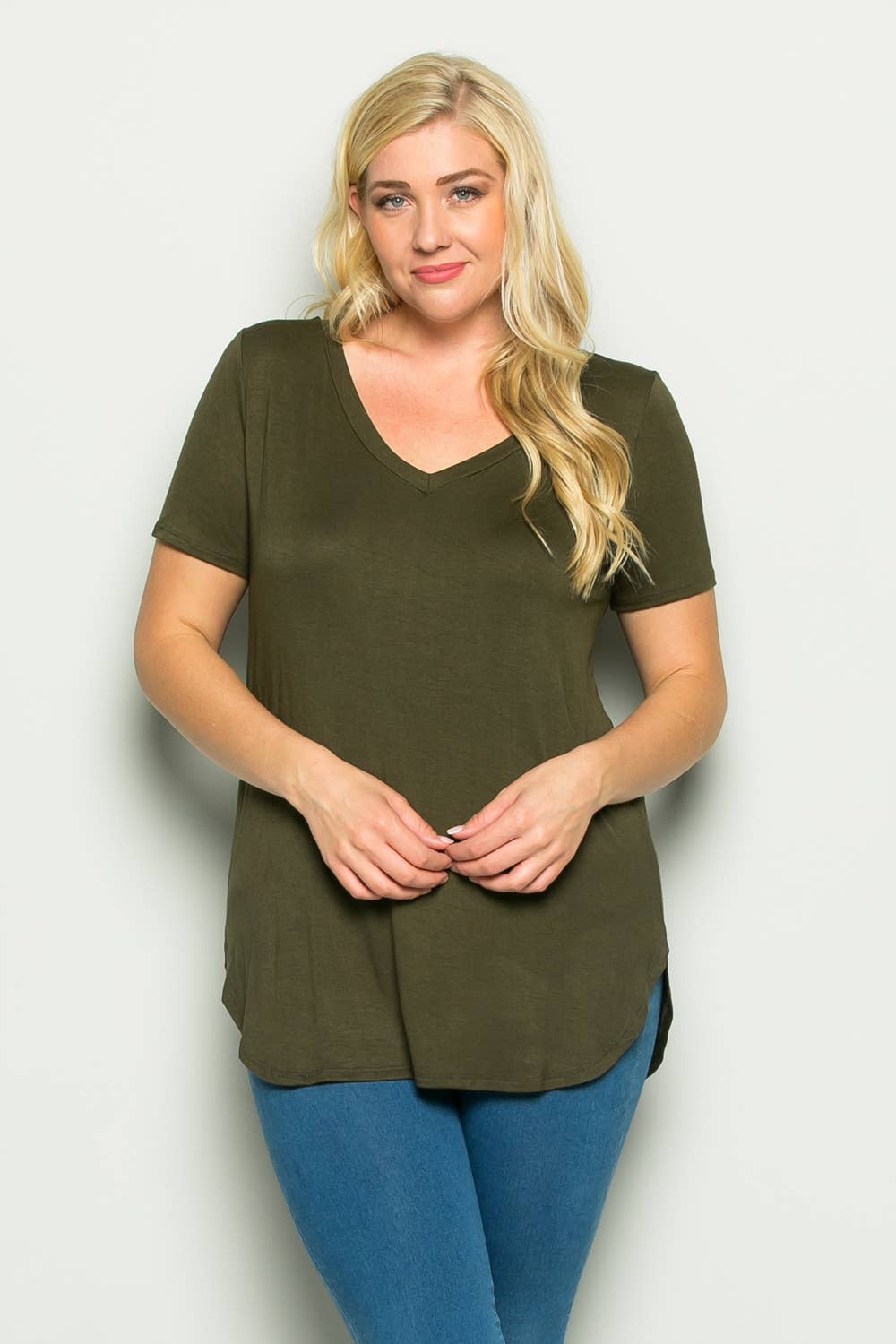 Plus v-neck basic tee