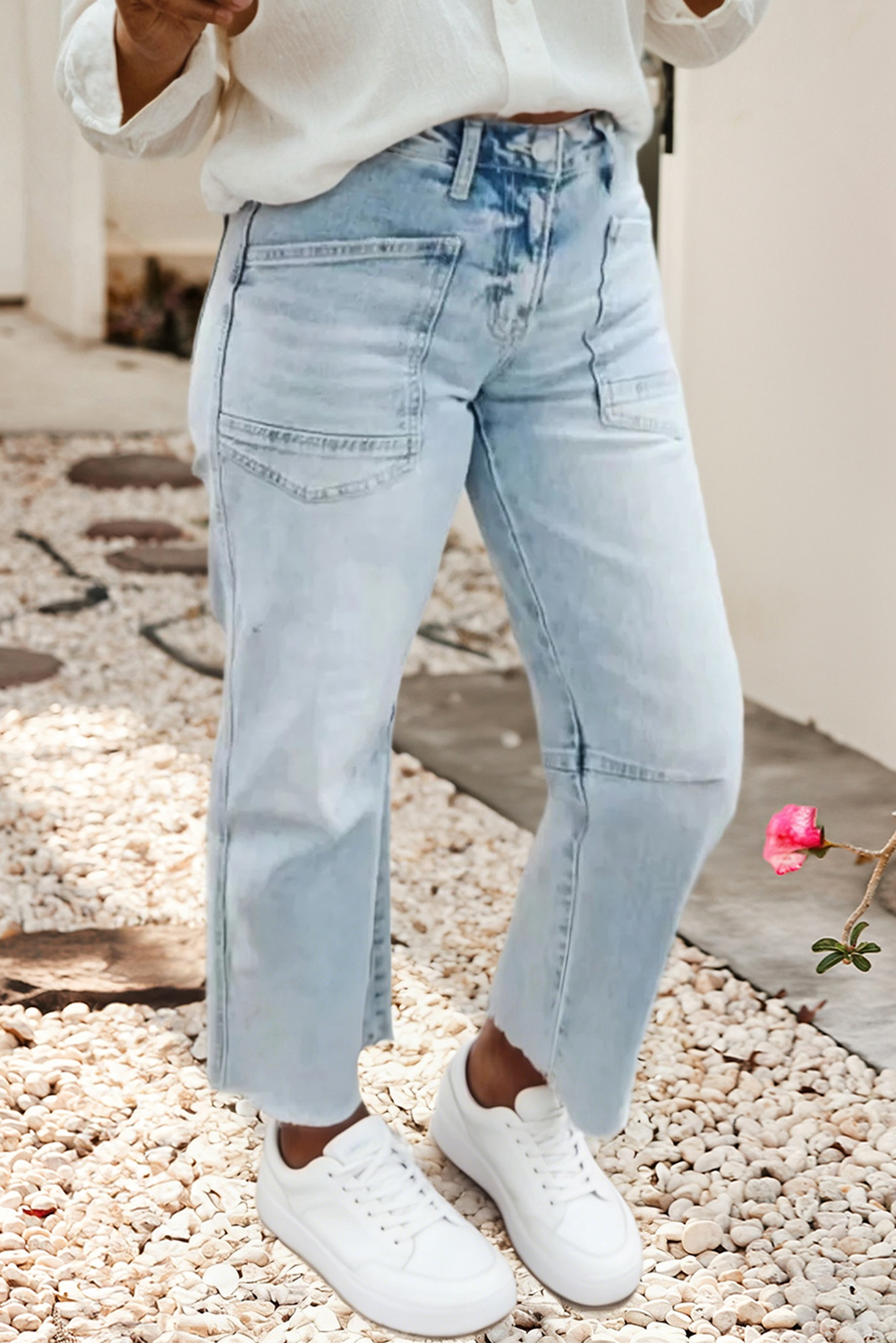 Frayed Cropped Light Wash Jeans