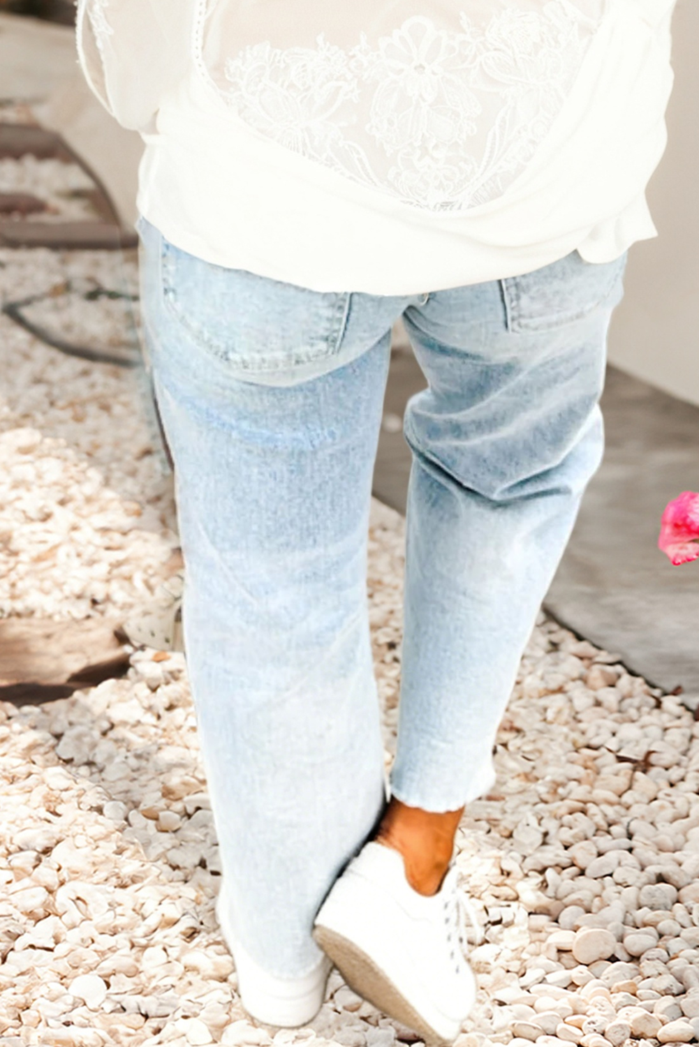 Frayed Cropped Light Wash Jeans