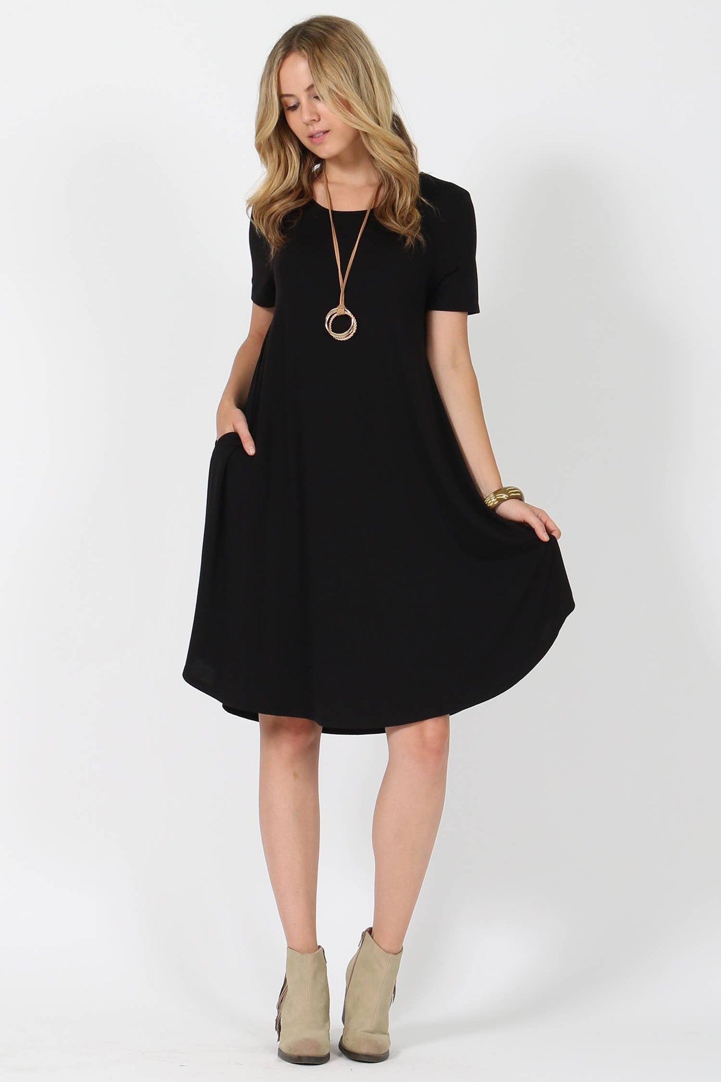 Black short sleeve dress w/pockets
