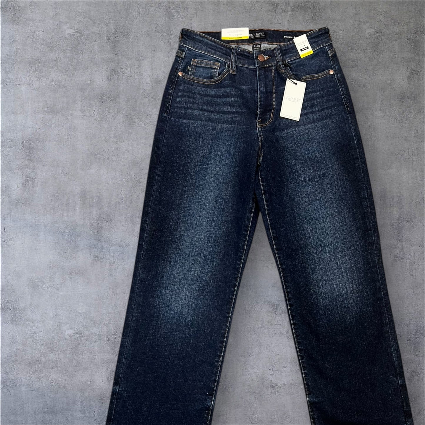 Evelyn - Judy Blue medium rise straight Jeans