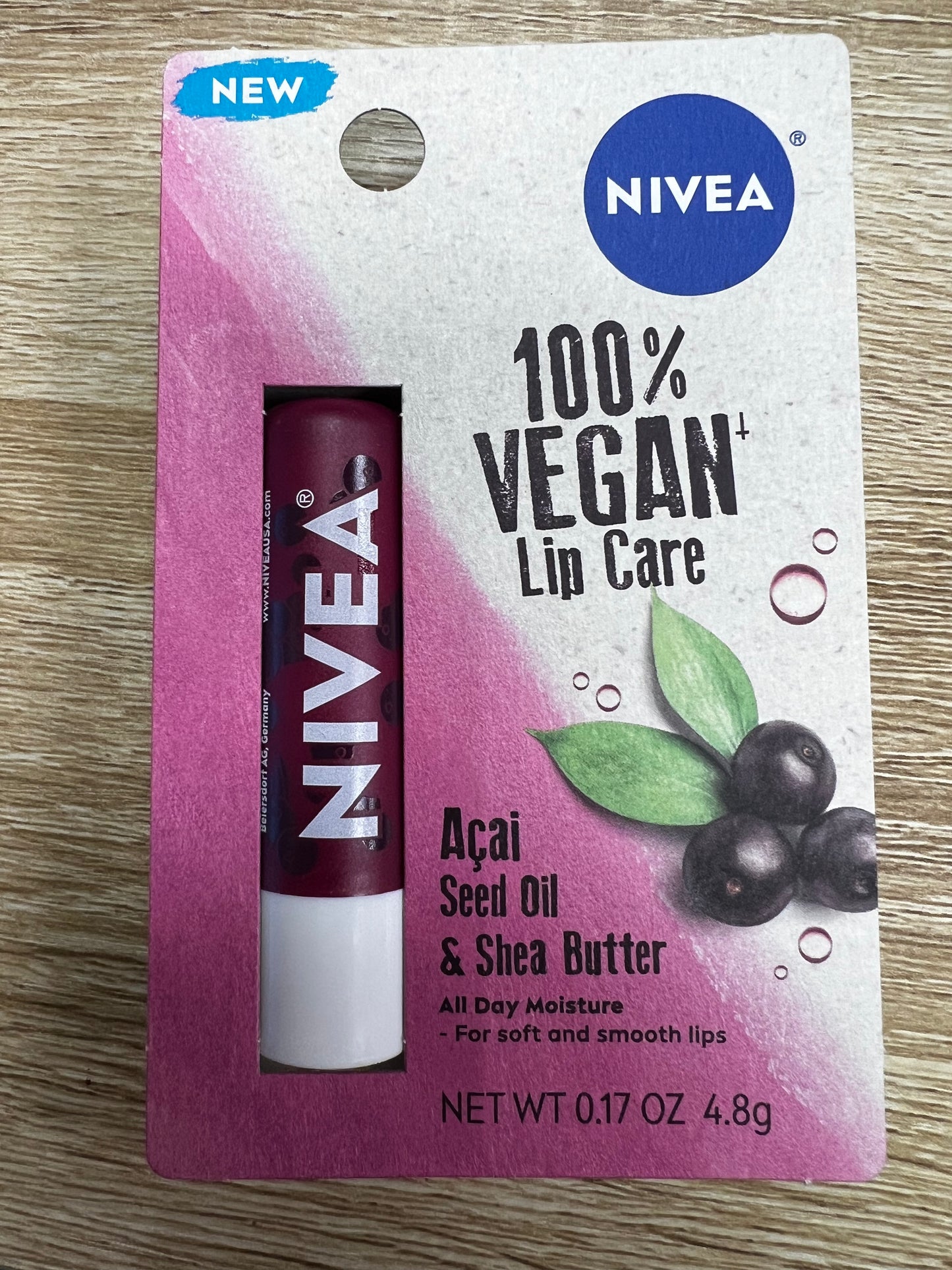 Nivea- Açaí vegan lip care