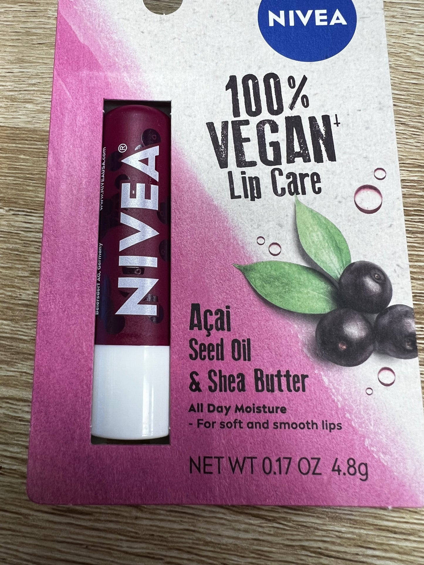 Nivea- Açaí vegan lip care