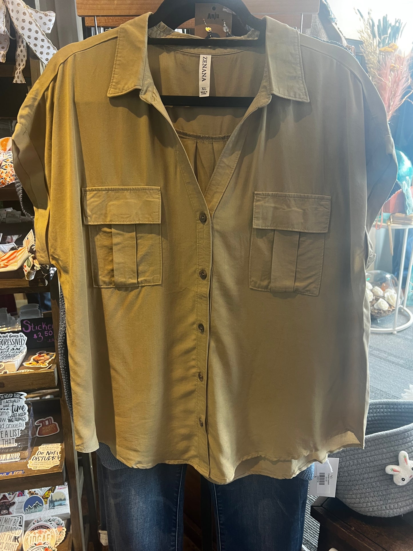 Collared rolled cuff button down top