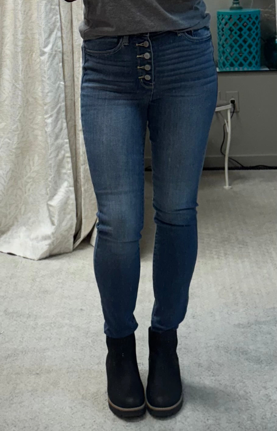 Masey- hi rise button fly skinny Judy blue jeans