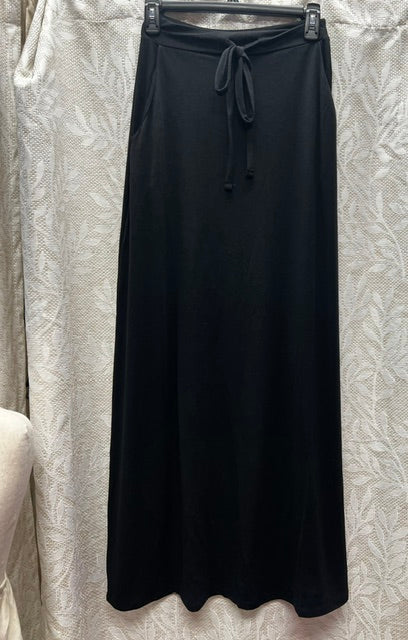 Black maxi skirt w/pockets