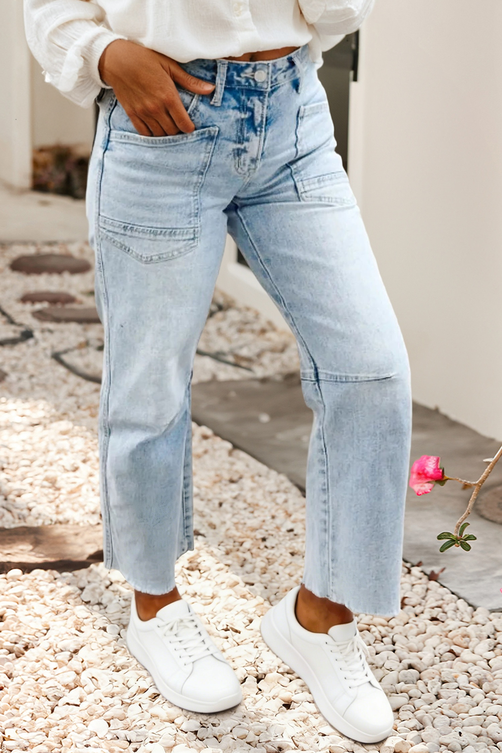Frayed Cropped Light Wash Jeans