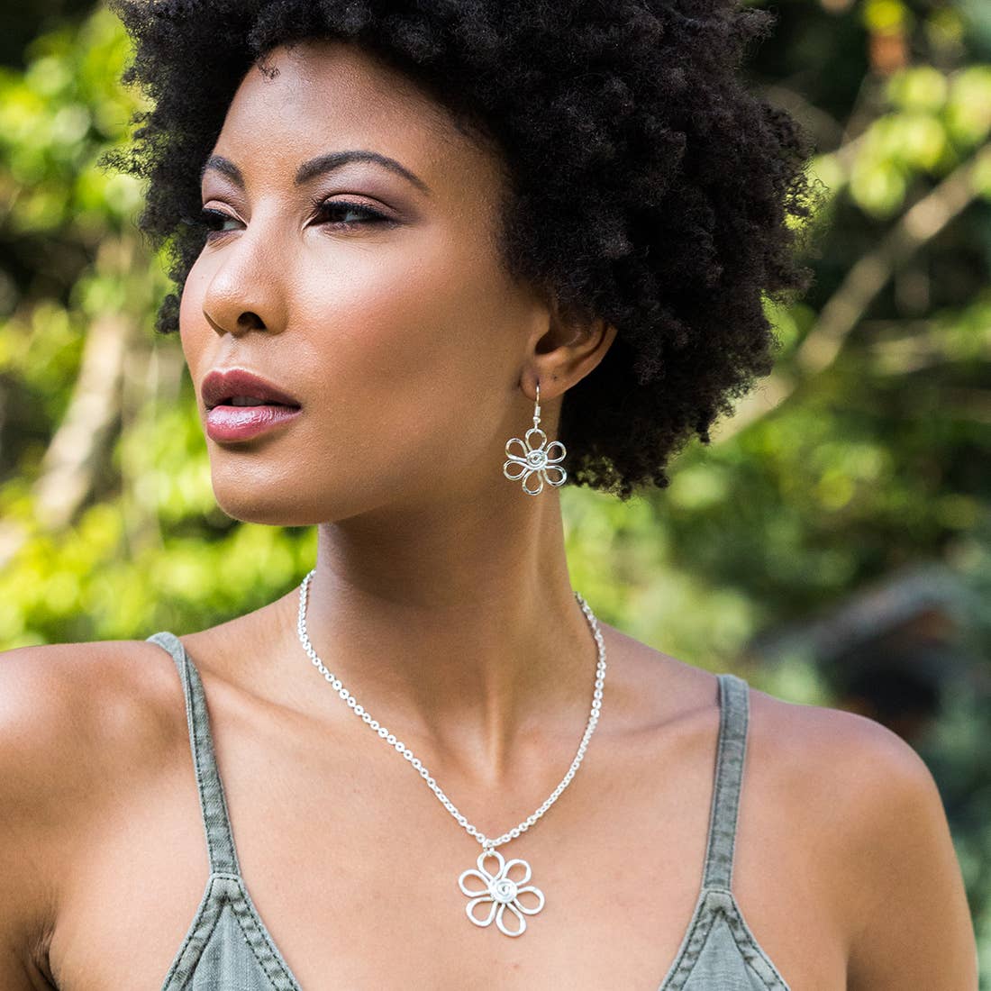 Silver Daisy necklace