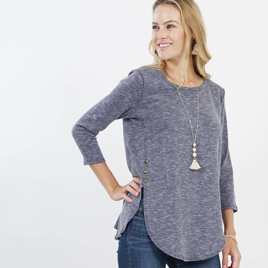 Side-button 3/4 sleeve top