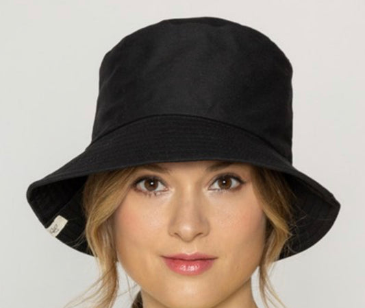 Black bucket hat